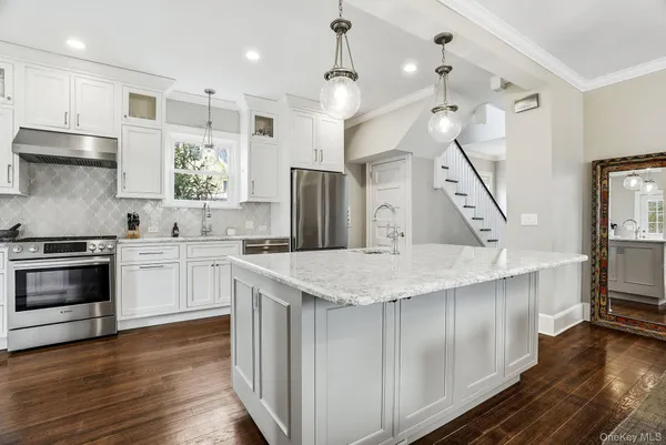 $1,775,000 | 5 Dobbs Terrace, Scarsdale, NY 10583
