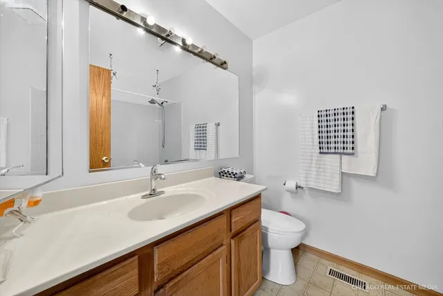 $359,900 | 4024 Newport Drive, Island Lake, IL 60042