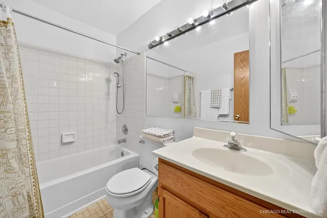 $359,900 | 4024 Newport Drive, Island Lake, IL 60042