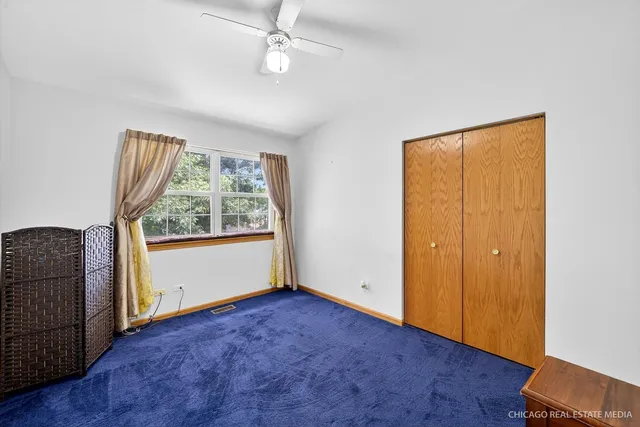 $359,900 | 4024 Newport Drive, Island Lake, IL 60042