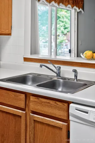 $359,900 | 4024 Newport Drive, Island Lake, IL 60042