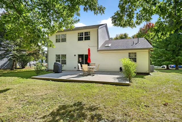 $359,900 | 4024 Newport Drive, Island Lake, IL 60042