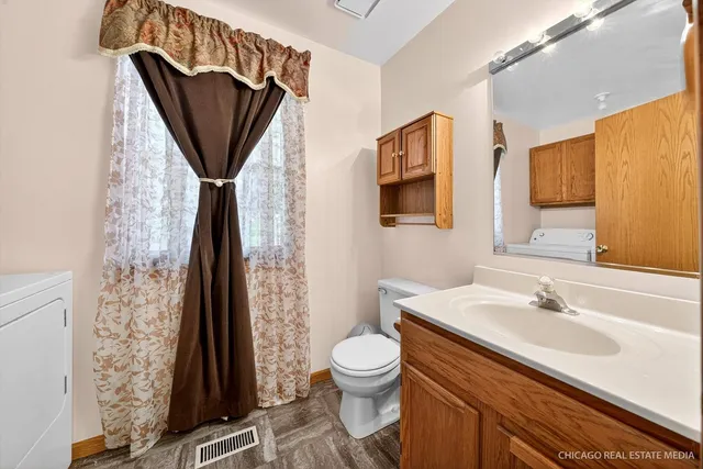 $359,900 | 4024 Newport Drive, Island Lake, IL 60042