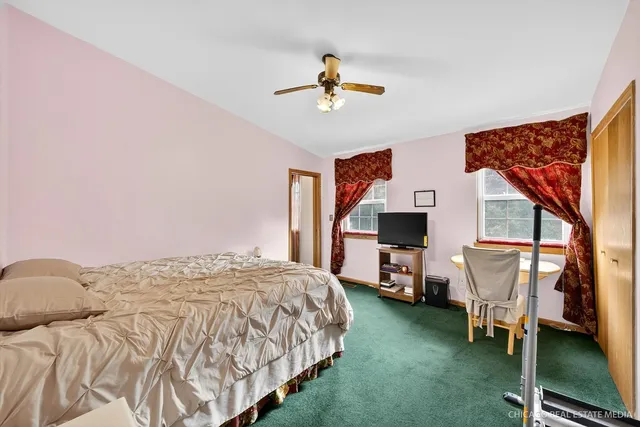 $359,900 | 4024 Newport Drive, Island Lake, IL 60042