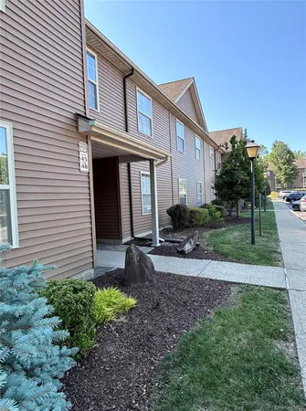 $2,050 | 25 Henry W Dubois Drive, Unit 42, New Paltz, NY 12561
