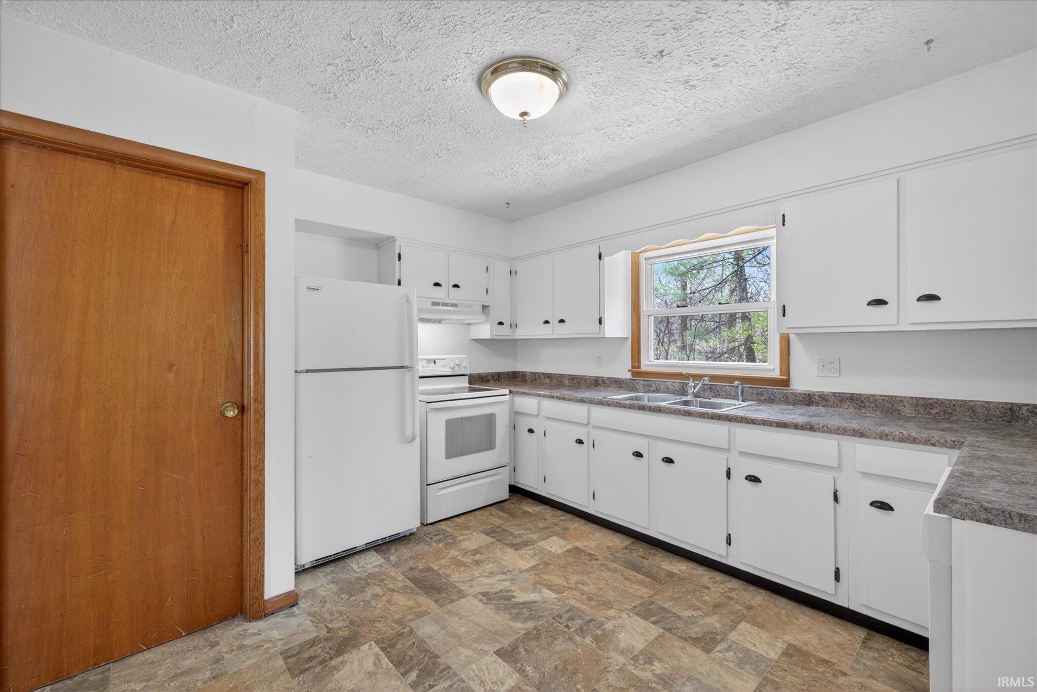 5599 North Brummetts Creek Road Bloomington, IN 47408 - Photo 10 of 36