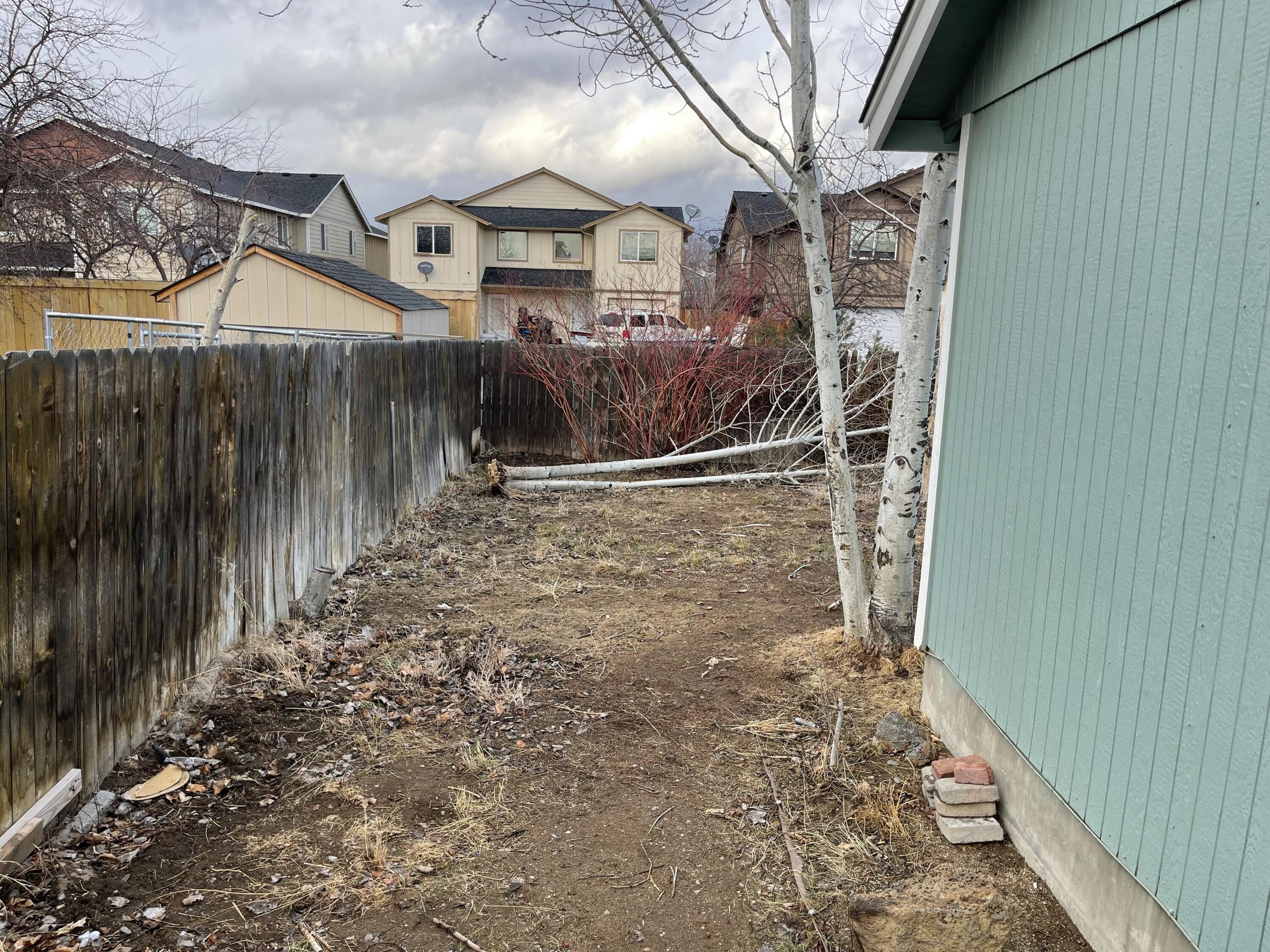 2807 Southwest Lava Avenue Redmond, OR 97756 - Photo 28 of 28 Sideyard