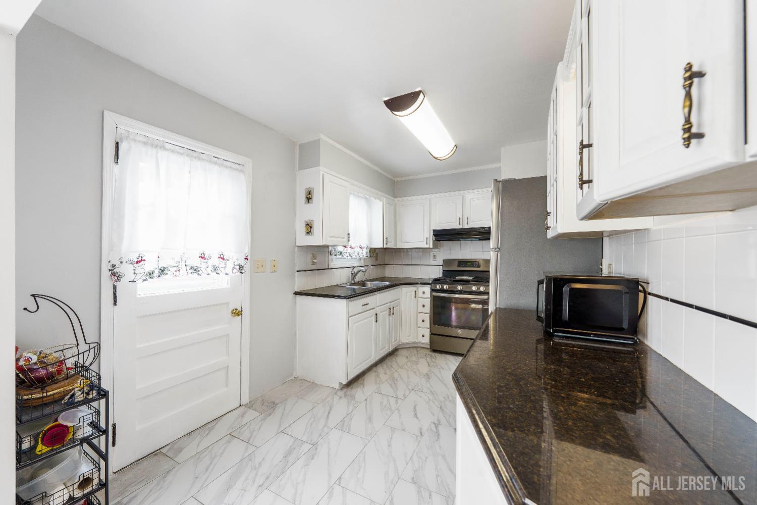 117 Old Post Road Edison, NJ 08817 - Photo 6 of 35