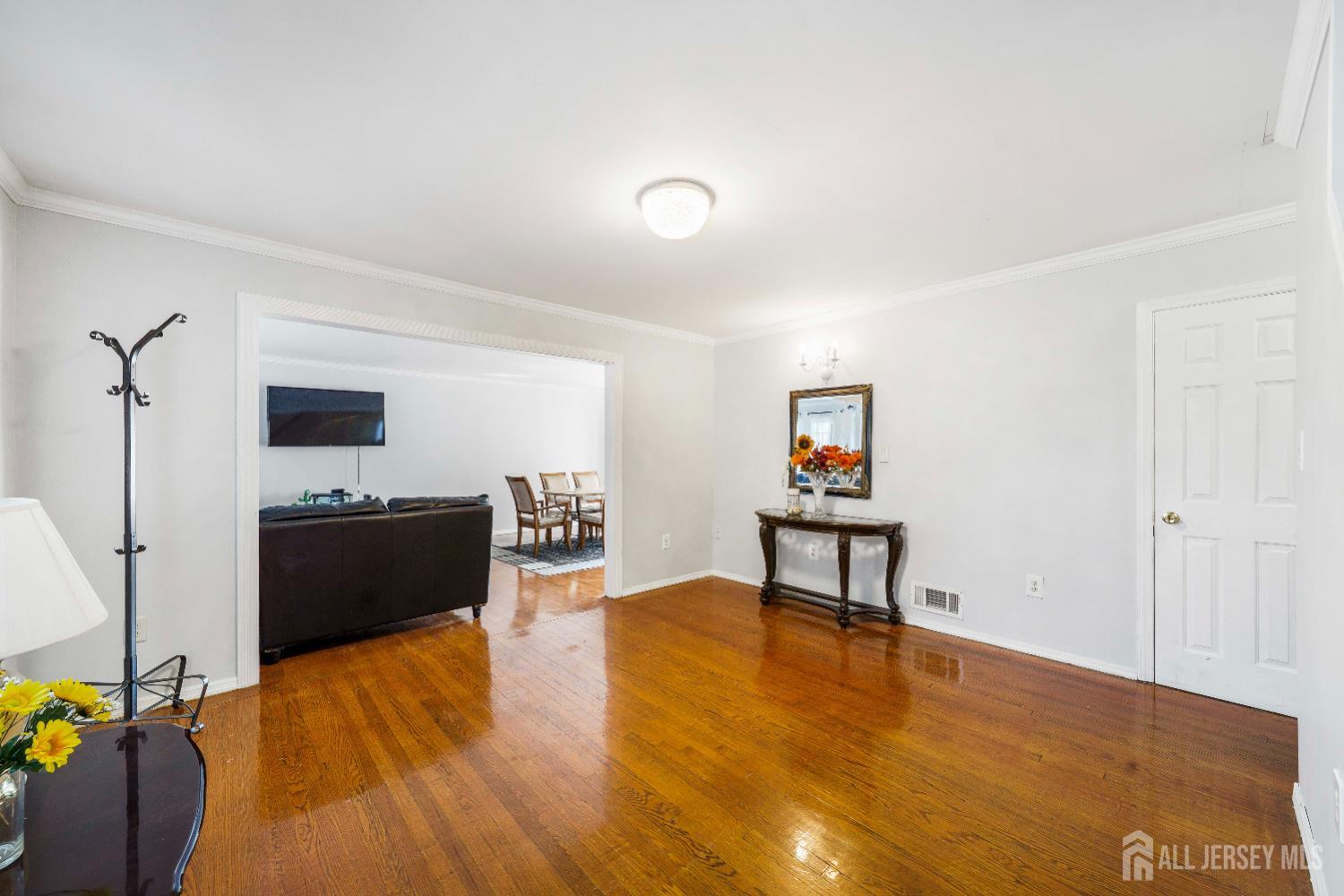 117 Old Post Road Edison, NJ 08817 - Photo 9 of 35