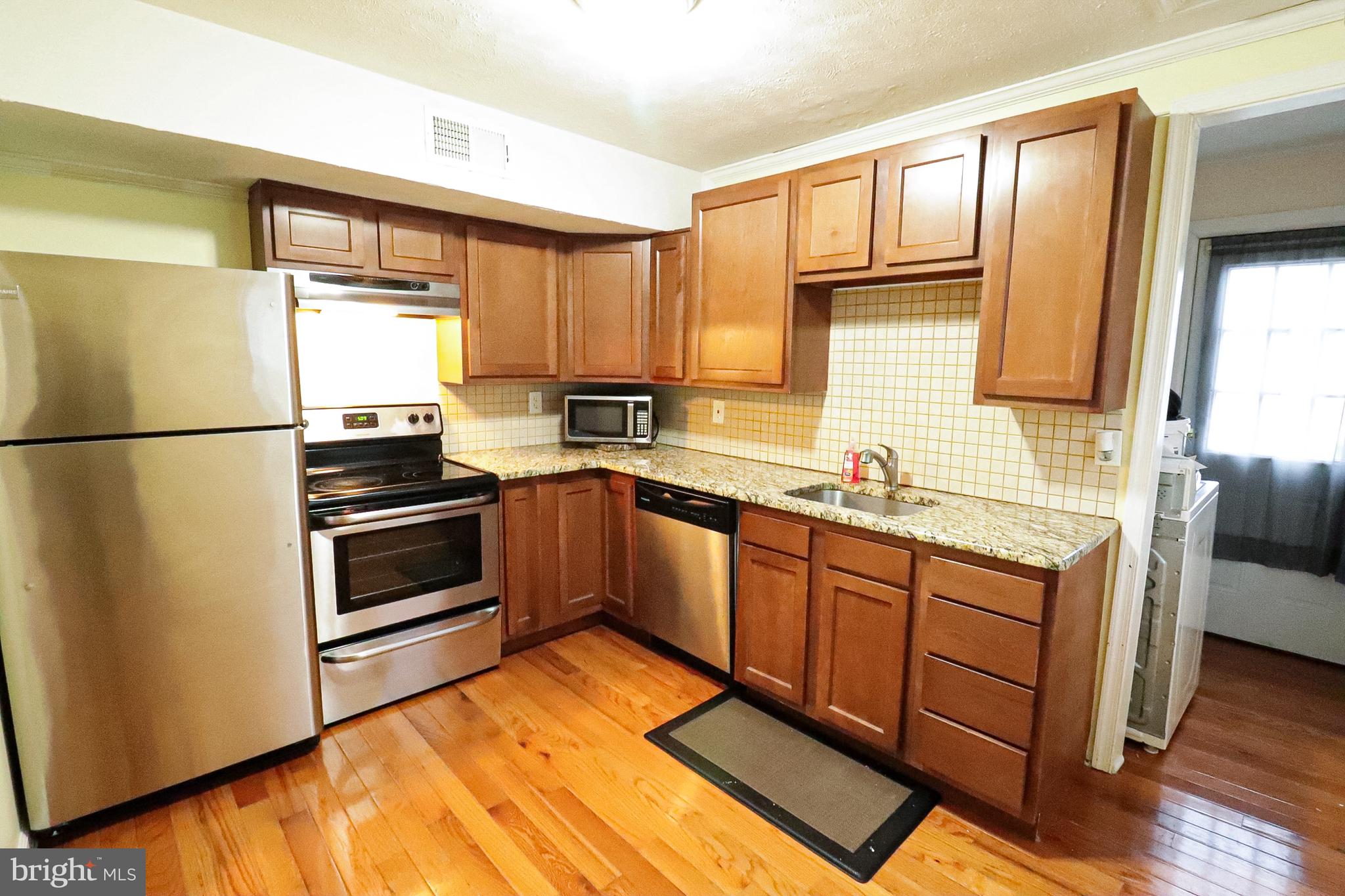 10 Louise Road New Castle, DE 19720 - Photo 4 of 13 Kitchen