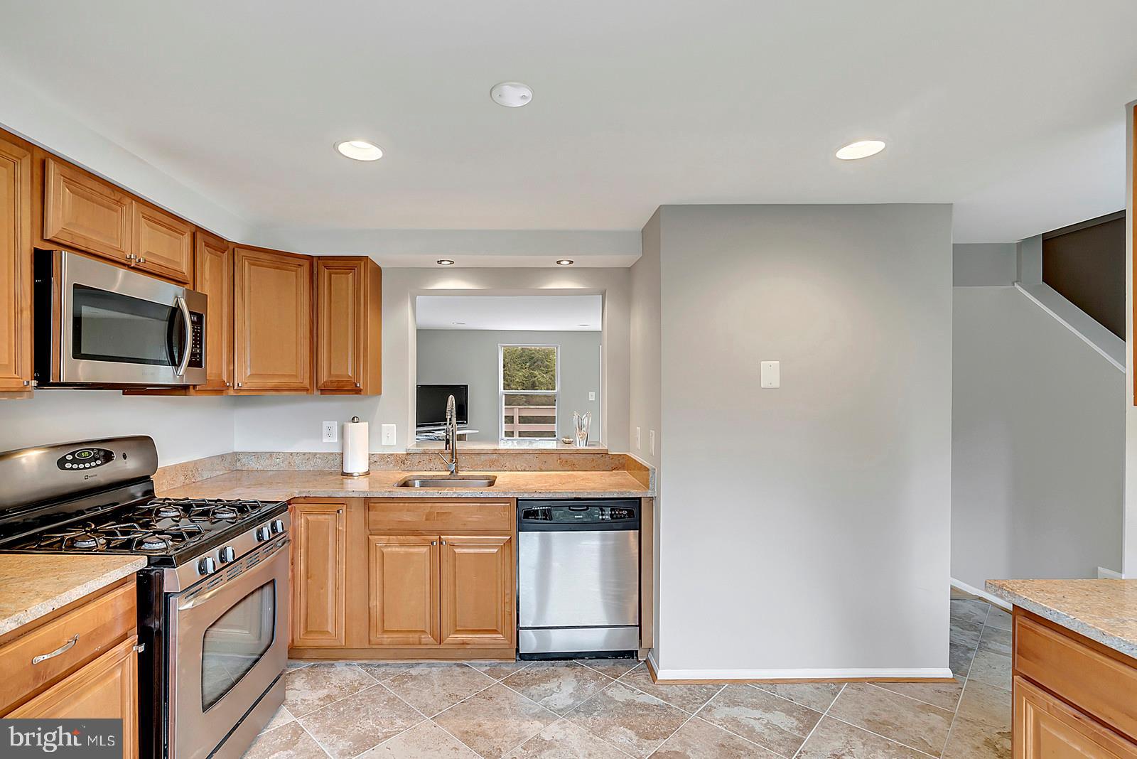 12101 Sundance Court Reston, VA 20194 - Photo 4 of 18 Granite, SS appliance and tile floors