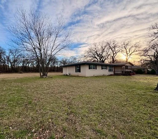 a front view of house with yard