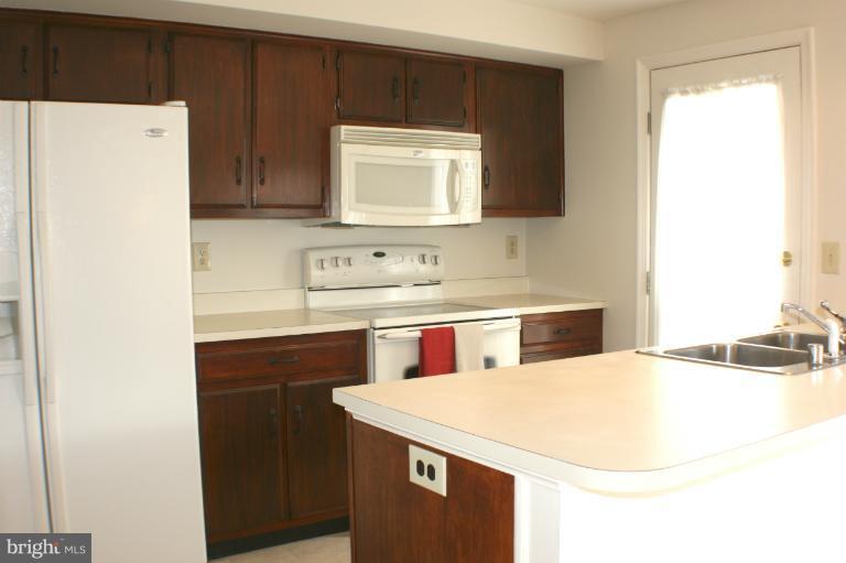 8033 Broken Reed Court Frederick, MD 21701 - Photo 15 of 27 Large Kitchen With Adjoining Breakfast Area