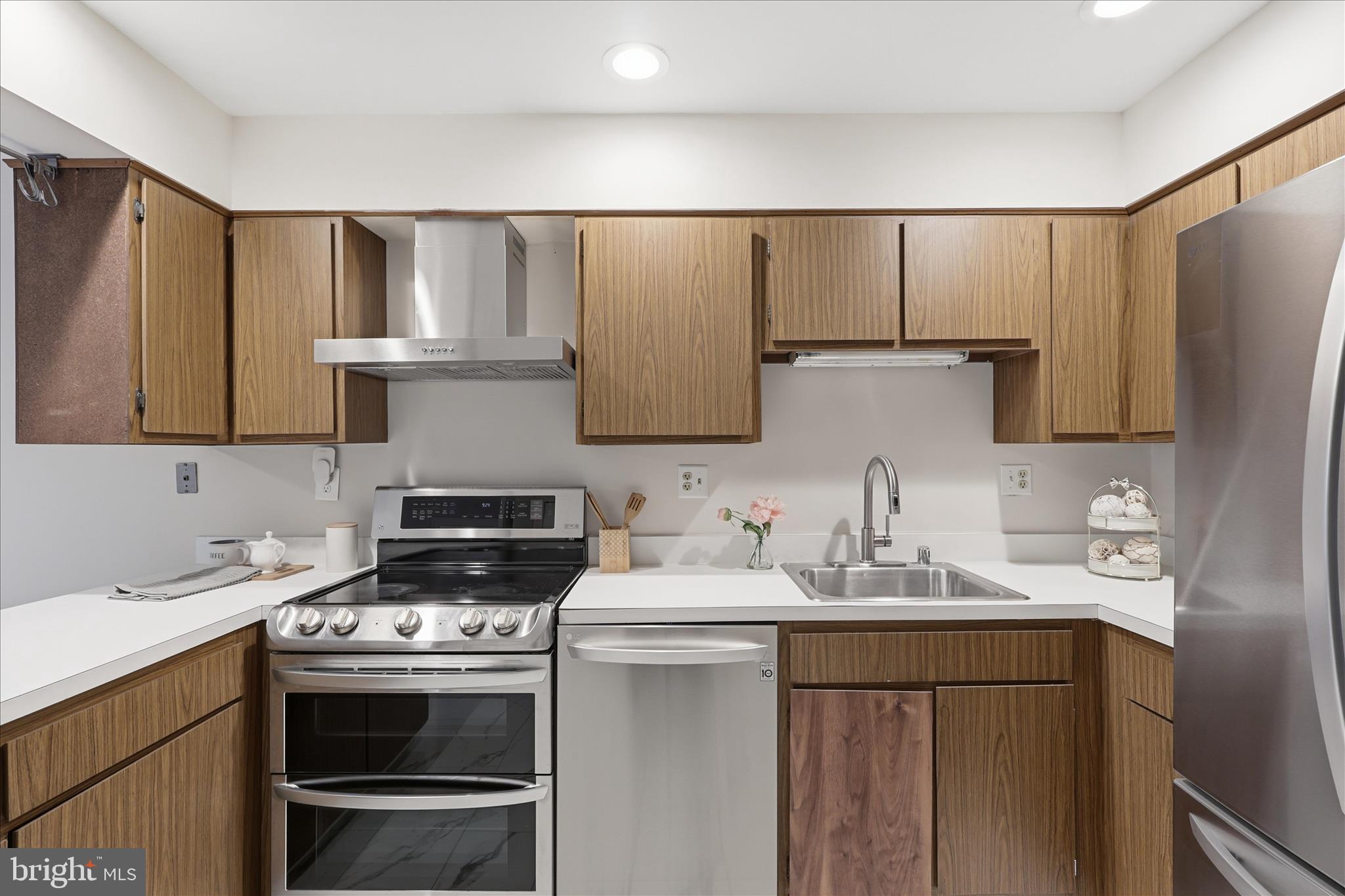 2043 Wethersfield Court Reston, VA 20191 - Photo 9 of 41