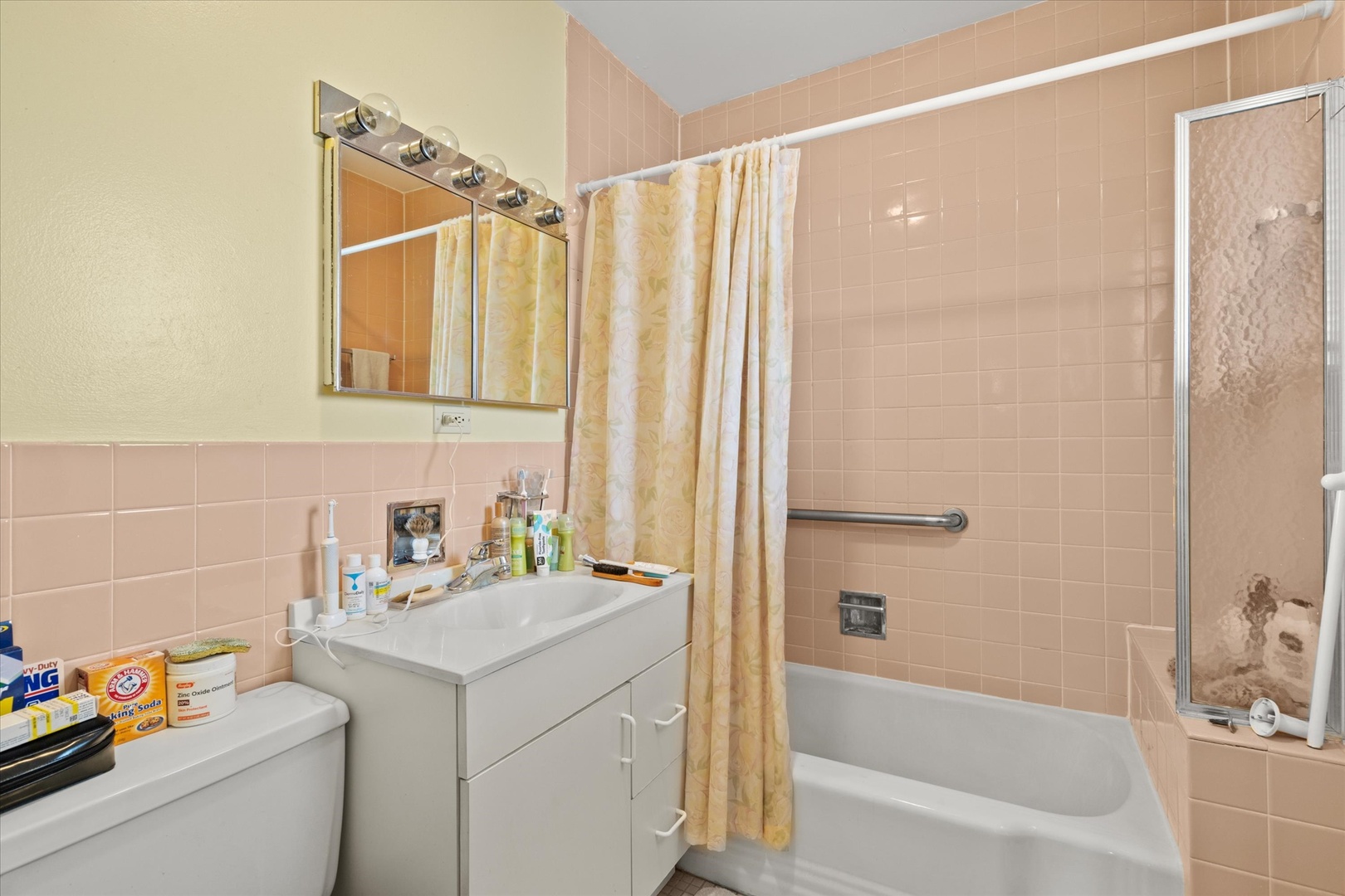 835 Ridge Avenue, Unit 507 Evanston, IL 60202 - Photo 16 of 23 a bathroom with a sink toilet and shower