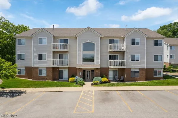 $167,500 | 1456 Buckingham Gate Boulevard, Cuyahoga Falls, OH 44221