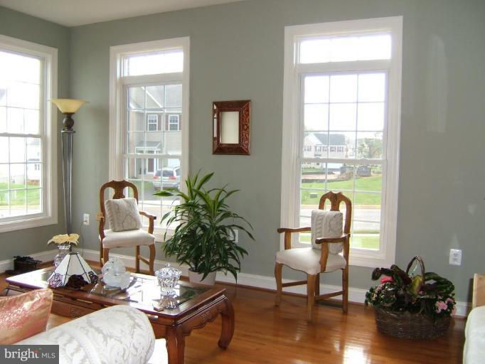 748 Holly Leaf Road Culpeper, VA 22701 - Photo 4 of 7 Living Room