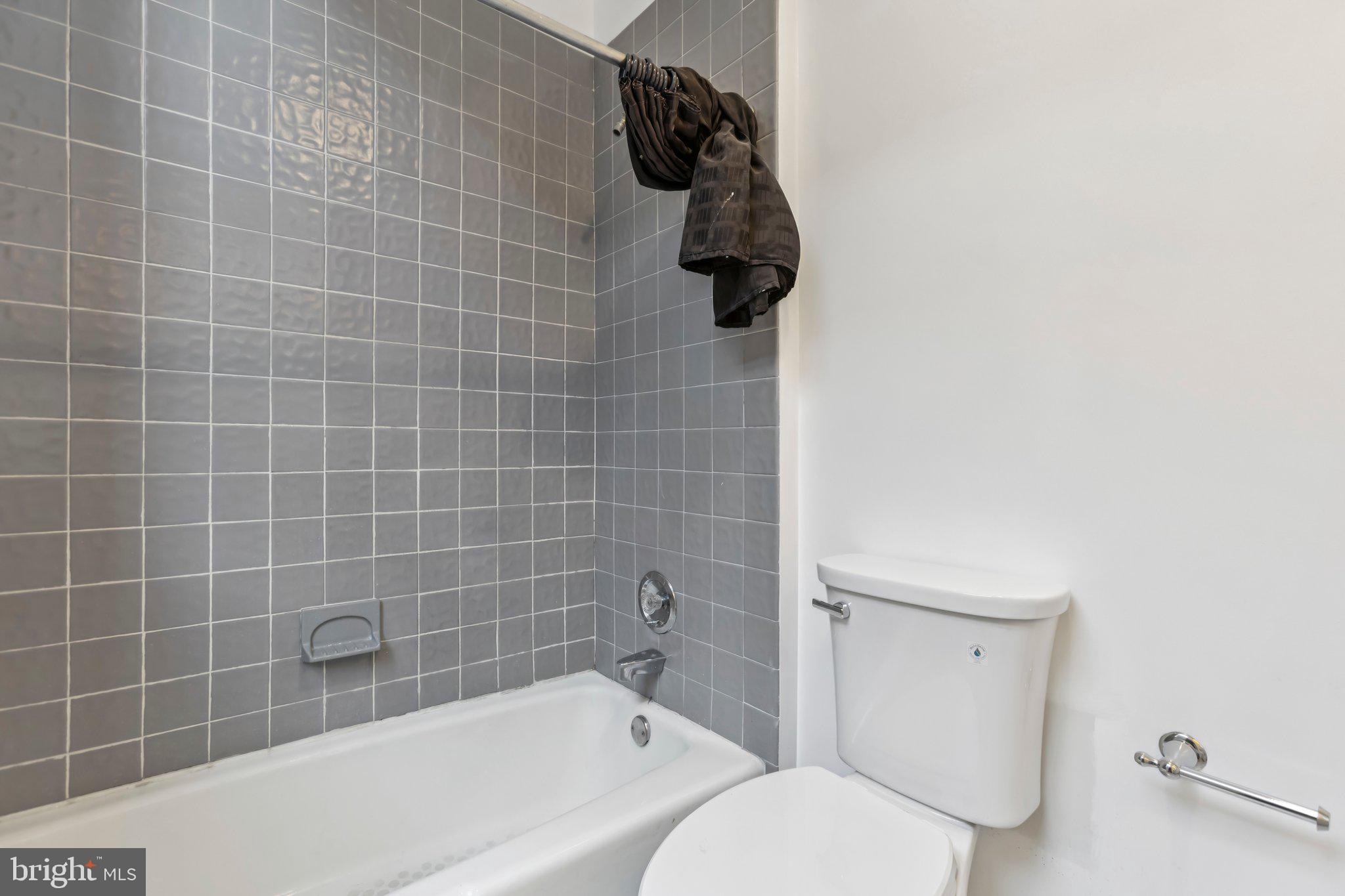 3299 K Street Northwest, Unit 304 Washington, DC 20007 - Photo 23 of 31 a bathroom with a toilet and bathtub