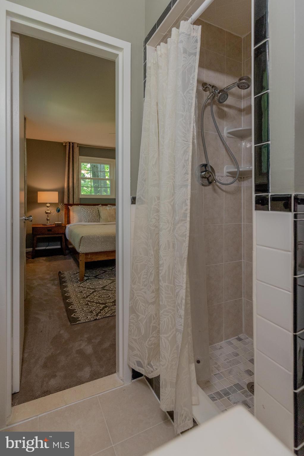 10801 Breewood Road Silver Spring, MD 20901 - Photo 17 of 30 Bath (Master)