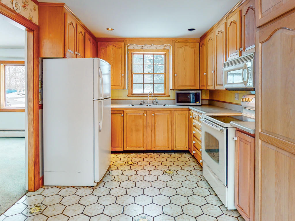 Kitchen with ceiling height cabinets