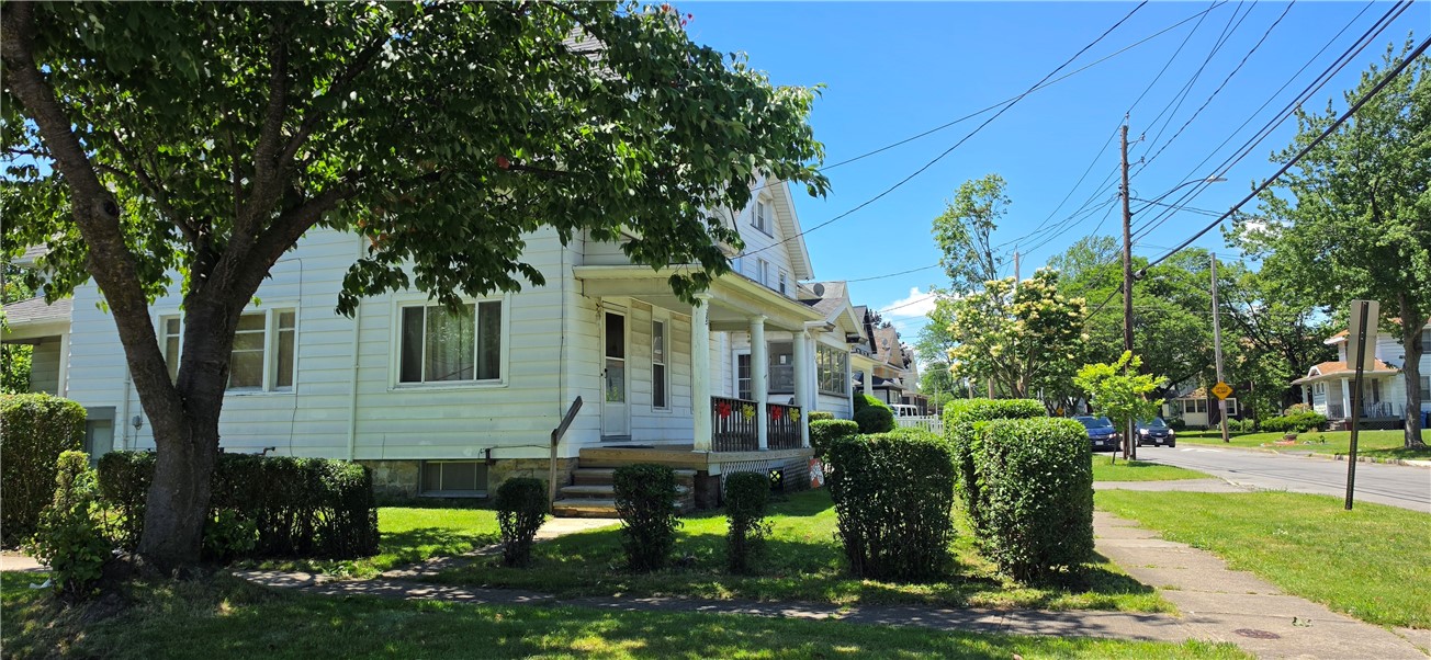 385 Fernwood Avenue Rochester, NY 14609 - Photo 4 of 28 Nice Side Yard