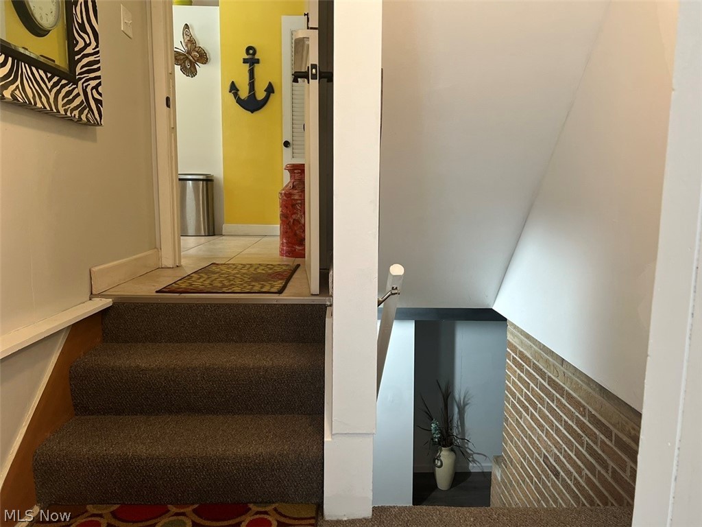 759 Truesdale Road Youngstown, OH 44511 - Photo 21 of 37 Stairs to basement