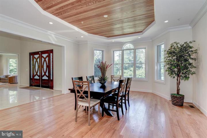 9830 River Road Potomac, MD 20854 - Photo 9 of 31 Dining Room