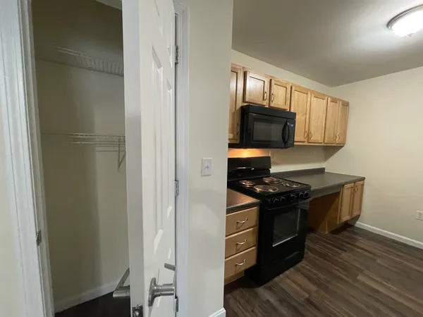 $1,950 | 20 Sentinel Court, Unit 107, Manchester, NH 03103