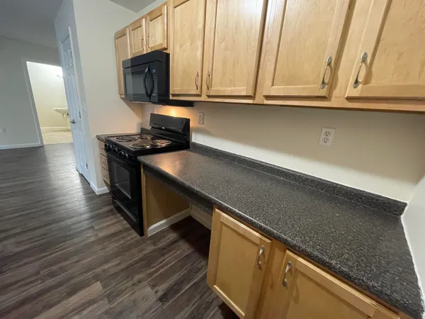 $1,950 | 20 Sentinel Court, Unit 107, Manchester, NH 03103