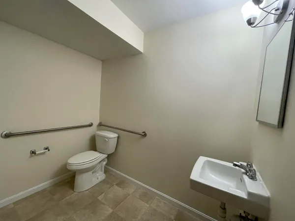 $1,950 | 20 Sentinel Court, Unit 107, Manchester, NH 03103