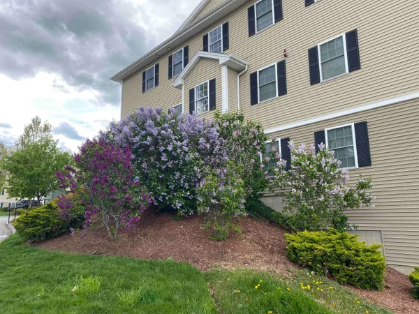 $1,950 | 20 Sentinel Court, Unit 107, Manchester, NH 03103