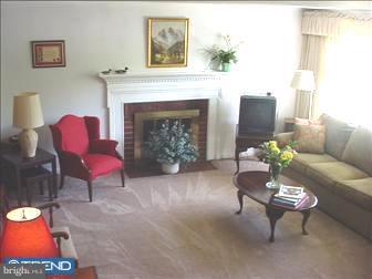 350 Lester Road Springfield, PA 19064 - Photo 2 of 6 Living Room