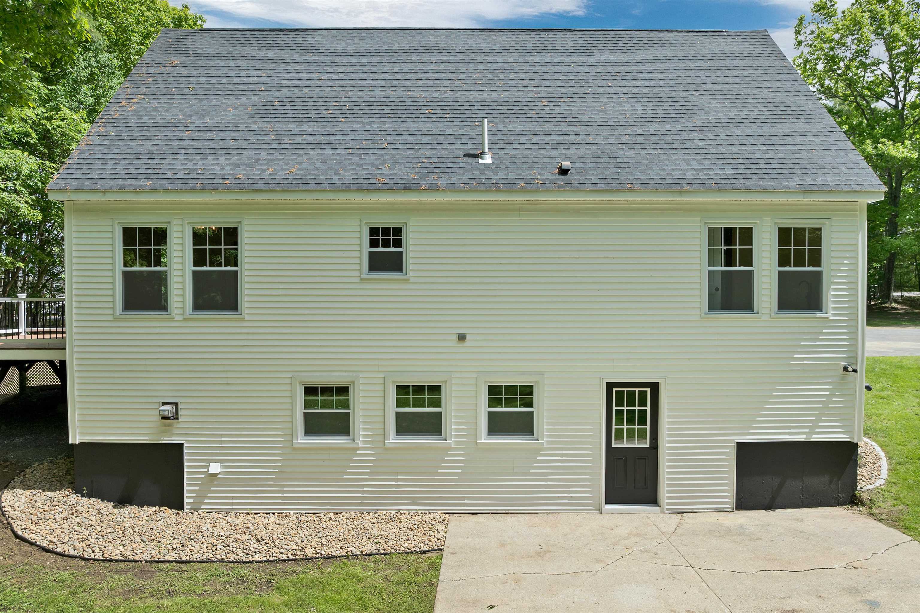 260 Center Hill Road Epsom, NH 03234 - Photo 4 of 53