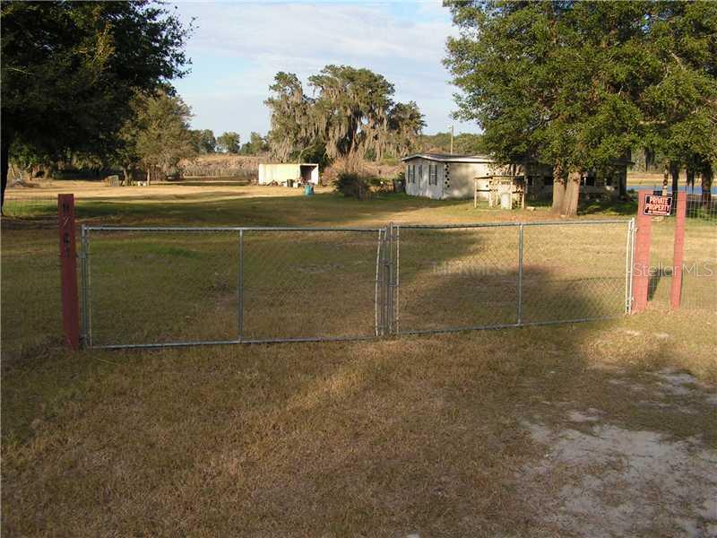 11707 Bessie Dix Road Seffner, FL 33584 - Photo 1 of 1 Exterior Front - Front gate