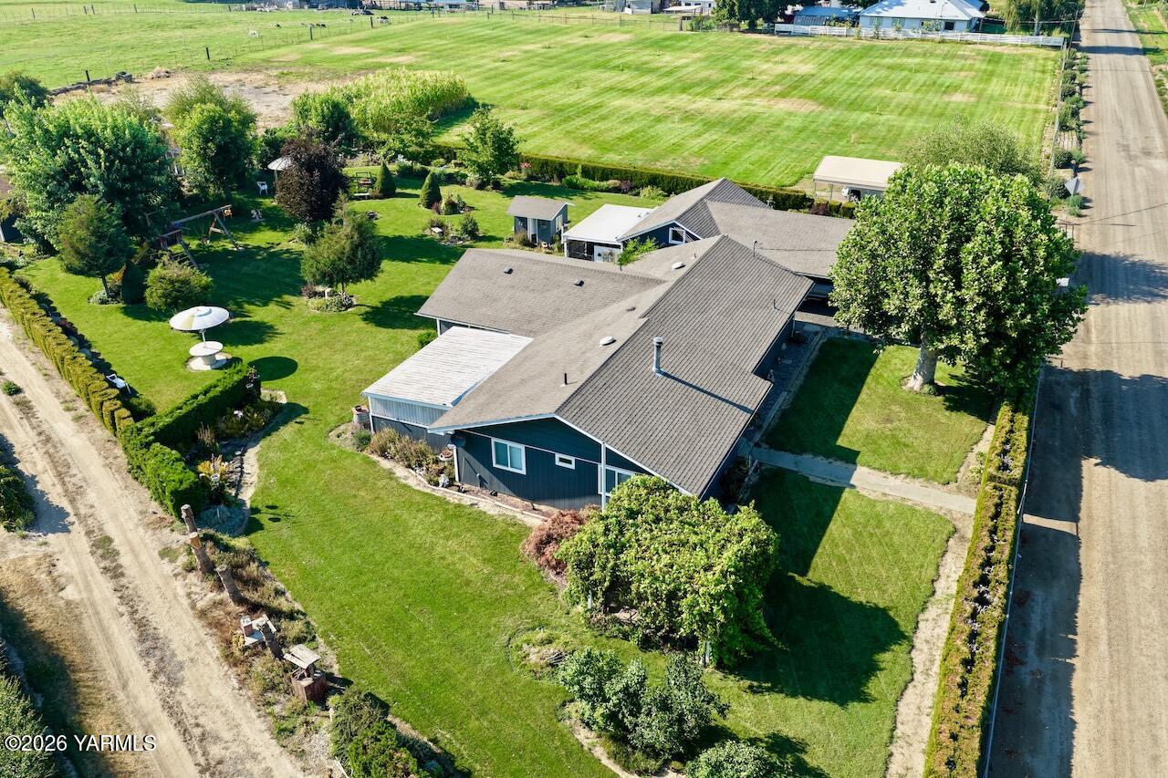 400 Dayton Road Grandview, WA 98930 - Photo 2 of 26 Home 2 copy