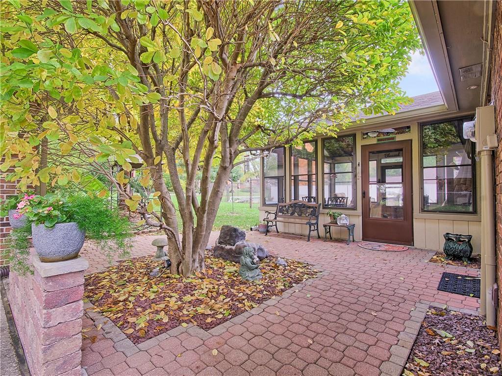 8633 Trails Run Road Indianapolis, IN 46217 - Photo 3 of 43 Gallery Image 3