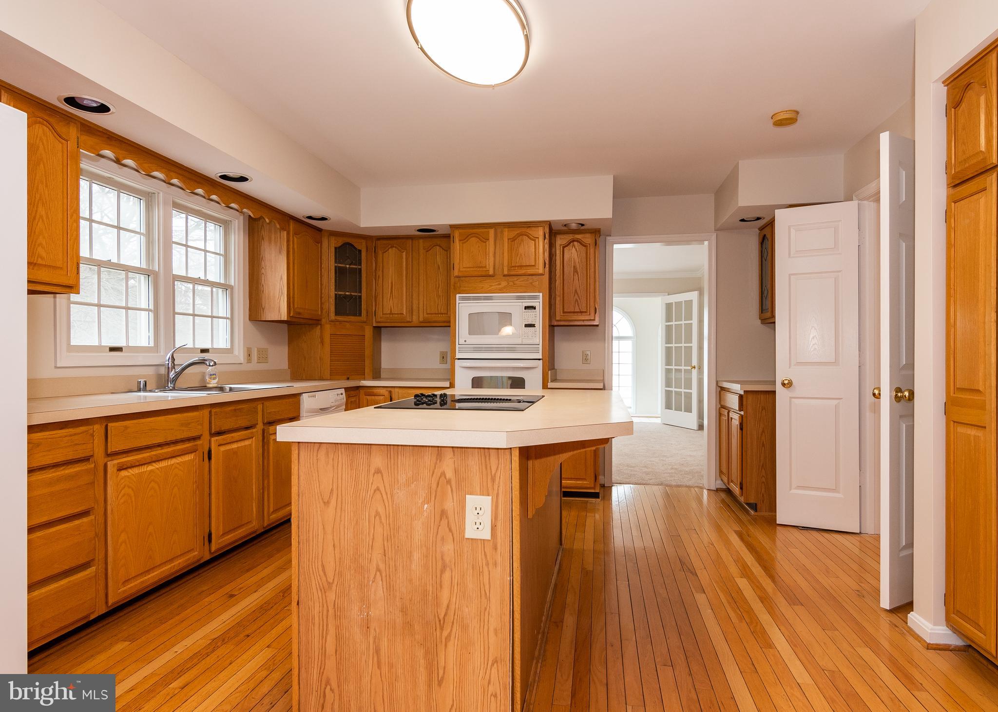 8207 Spring Branch Court Laurel, MD 20723 - Photo 13 of 40 Kitchen with center cook isle