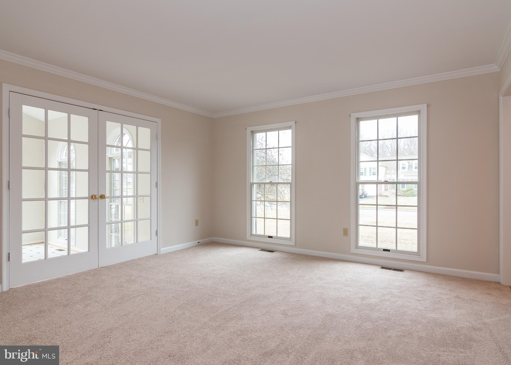 8207 Spring Branch Court Laurel, MD 20723 - Photo 8 of 40 Living room