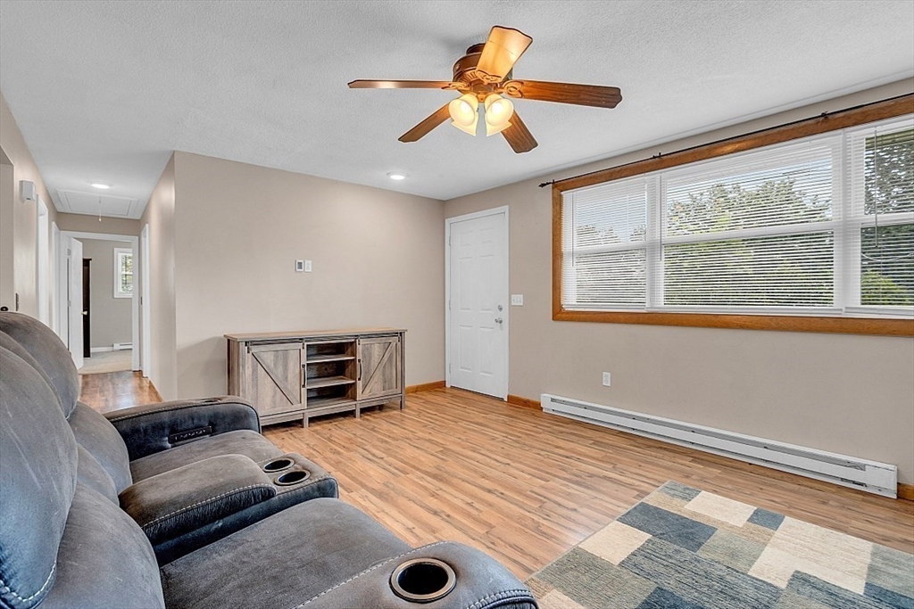 26 Old Farm Road Spencer, MA 01562 - Photo 4 of 31 Gallery Image 4