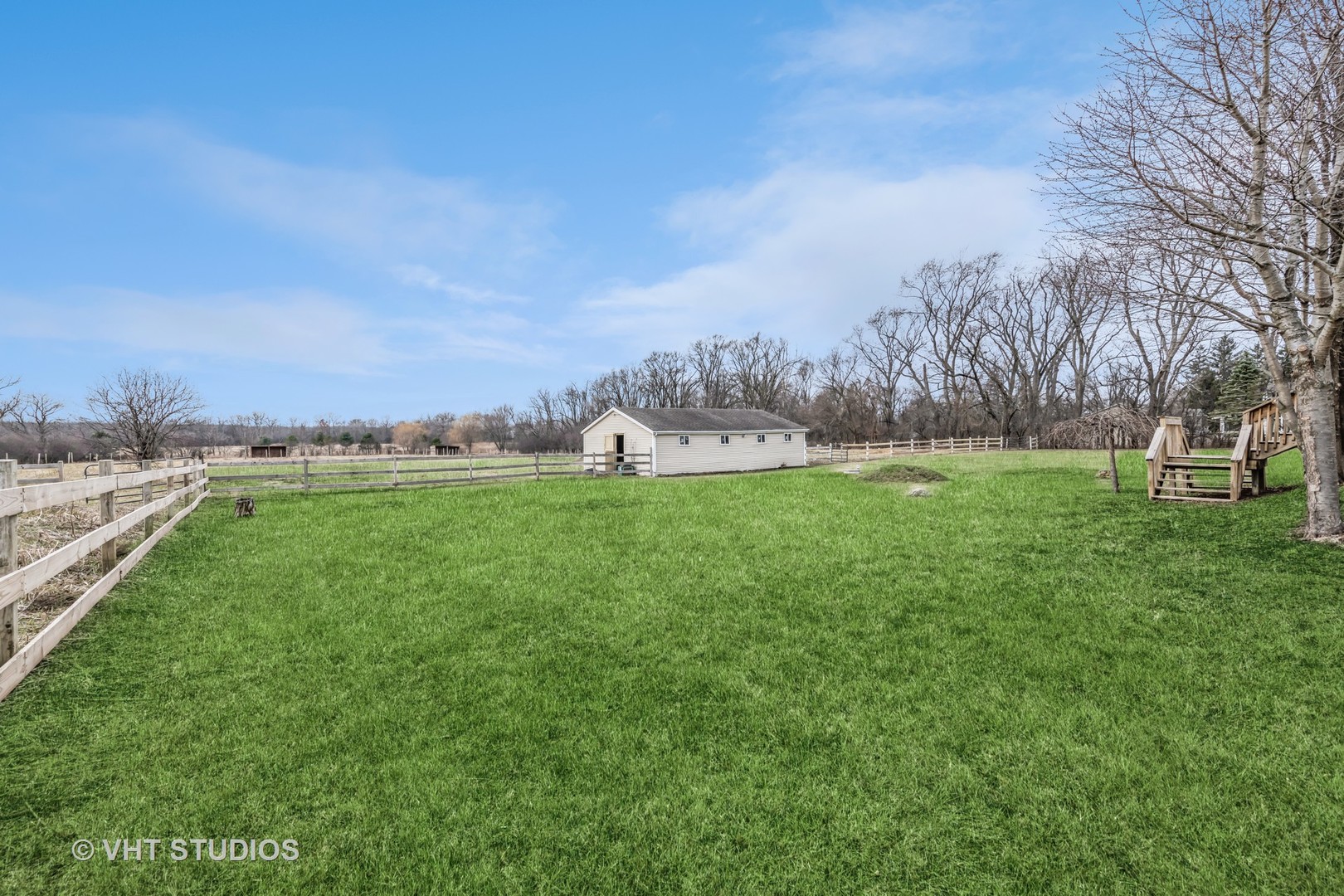 189 Old Sutton Road Barrington Hills, IL 60010 - Photo 19 of 24 a view of an outdoor space and a yard