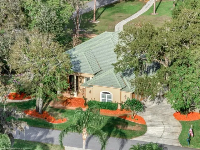 an aerial view of a yard