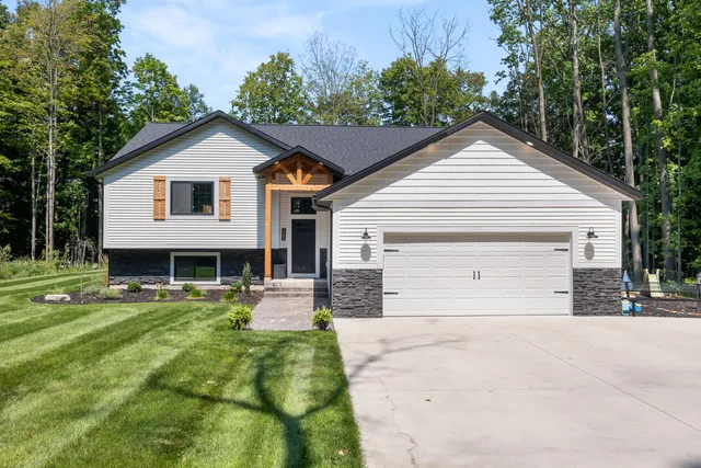 $430,000 | 12454 Beechnut Drive, Ravenna, MI 49451