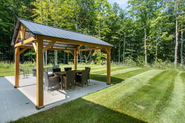 $430,000 | 12454 Beechnut Drive, Ravenna, MI 49451