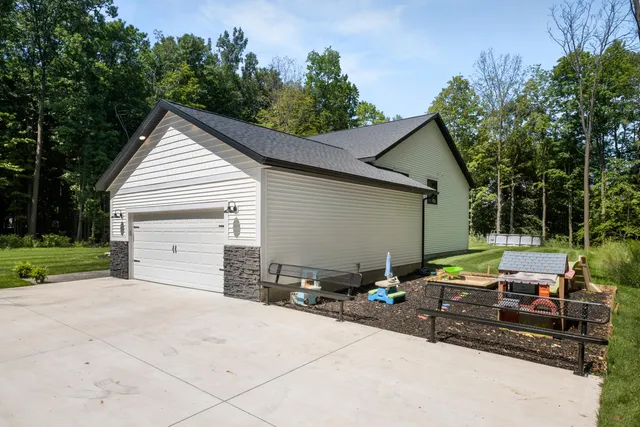$430,000 | 12454 Beechnut Drive, Ravenna, MI 49451