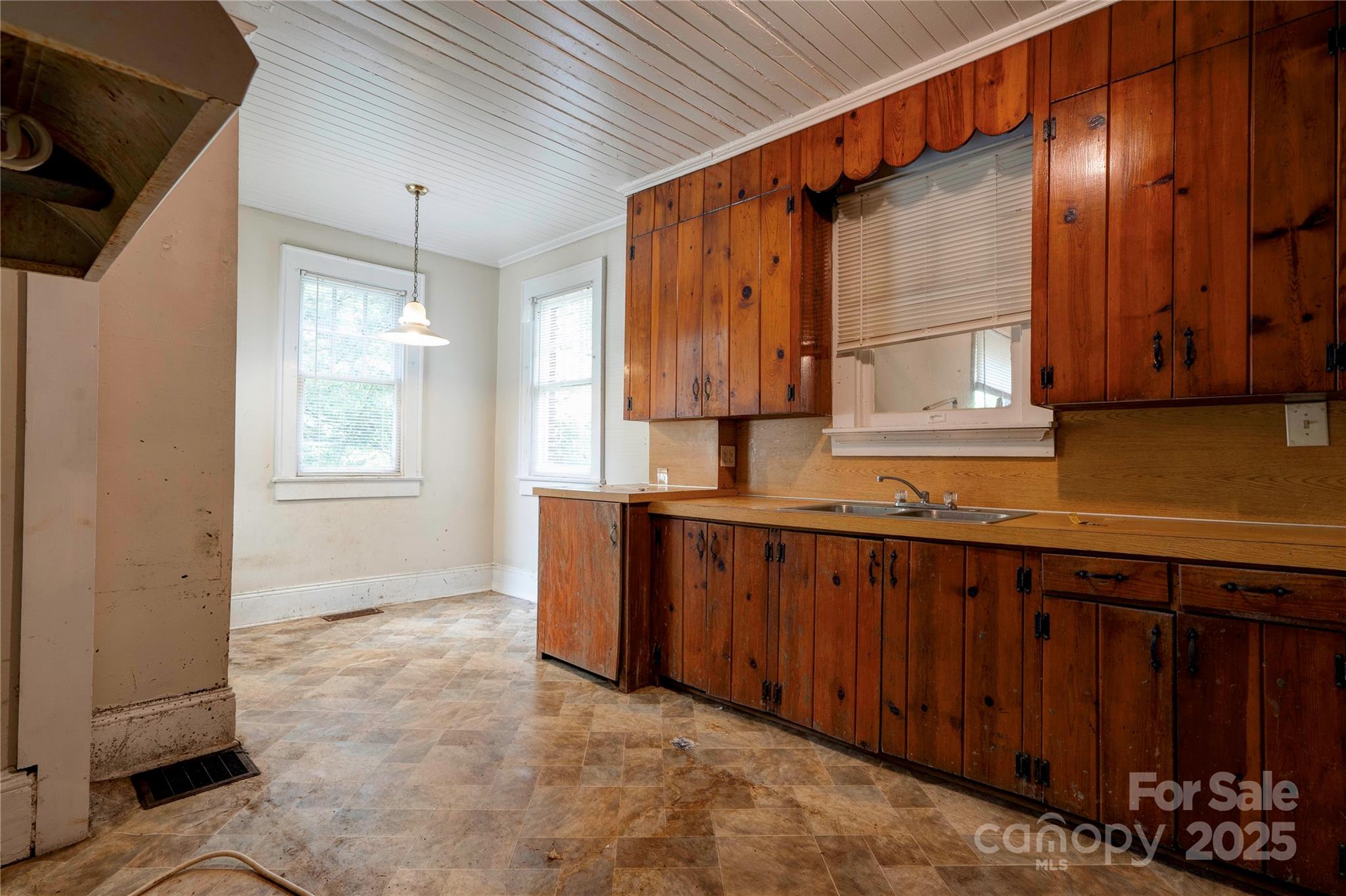 1521 Kings Road Shelby, NC 28150 - Photo 18 of 38 a view of kitchen with window