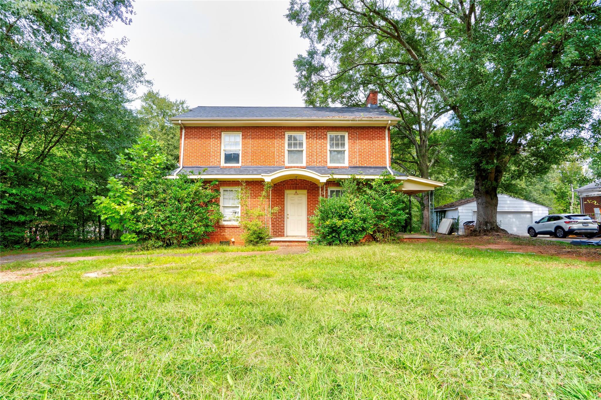1521 Kings Road Shelby, NC 28150 - Photo 2 of 38 a front view of a house with garden