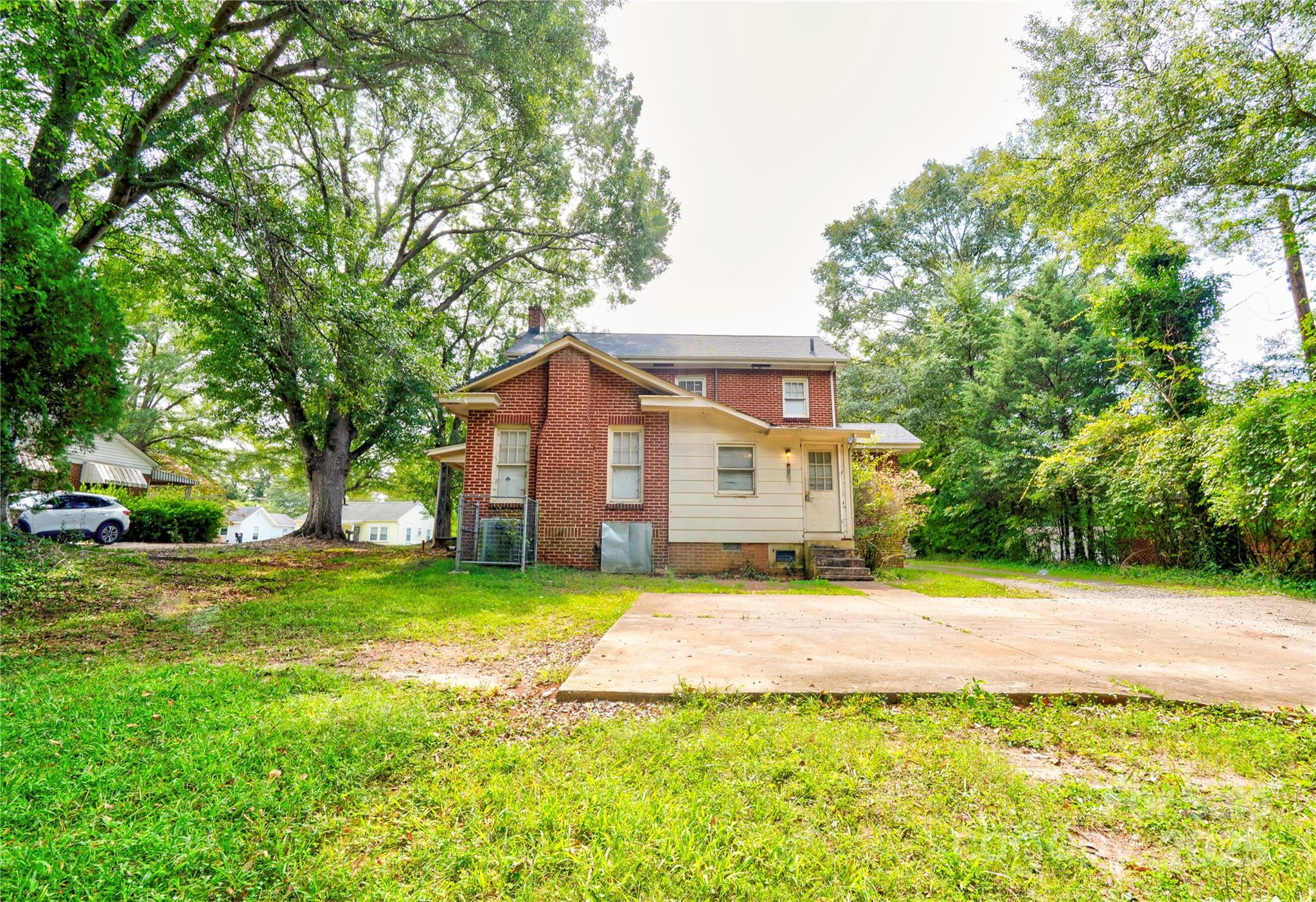 1521 Kings Road Shelby, NC 28150 - Photo 37 of 38 a front view of a house with a yard