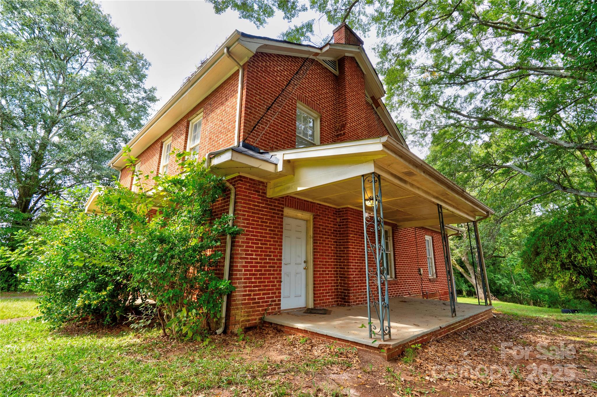 1521 Kings Road Shelby, NC 28150 - Photo 4 of 38 a house with a tree in front of it