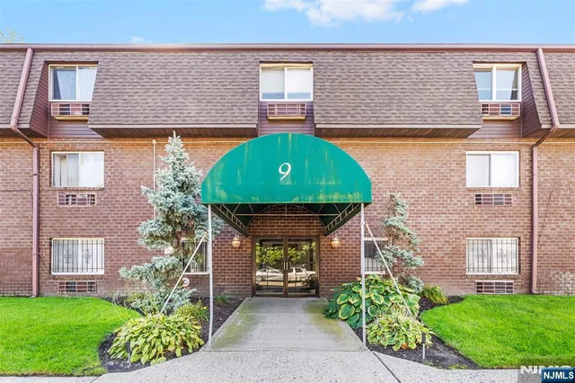 $249,000 | 9 Vreeland Avenue, Unit 3A, Hackensack, NJ 07601