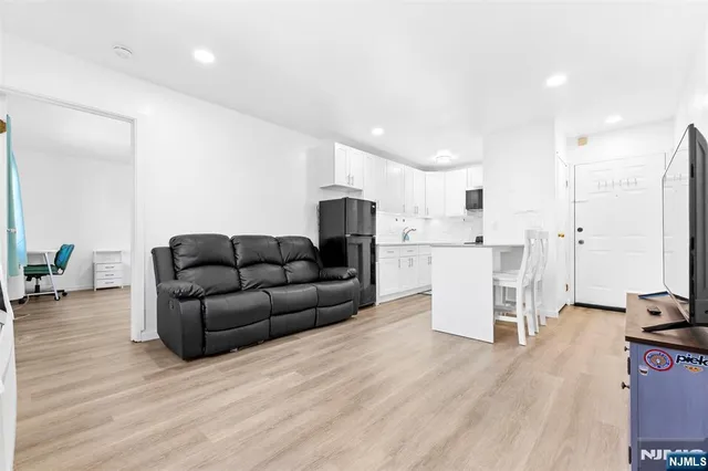 $249,000 | 9 Vreeland Avenue, Unit 3A, Hackensack, NJ 07601